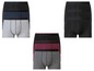 Drei Pakete Boxershorts in Schwarz, Grau, Blau und Dunkelrot.