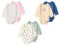Sechs langärmelige Baby-Bodys in verschiedenen Farben und Mustern, darunter Blumen-, Hunde- und Bienenmotive.