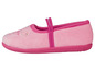 Ein rosa Hausschuh mit einem Herz darauf.