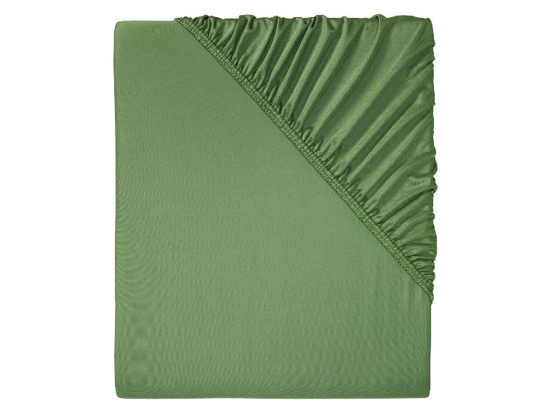 Olivengrünes Spannbettlaken.