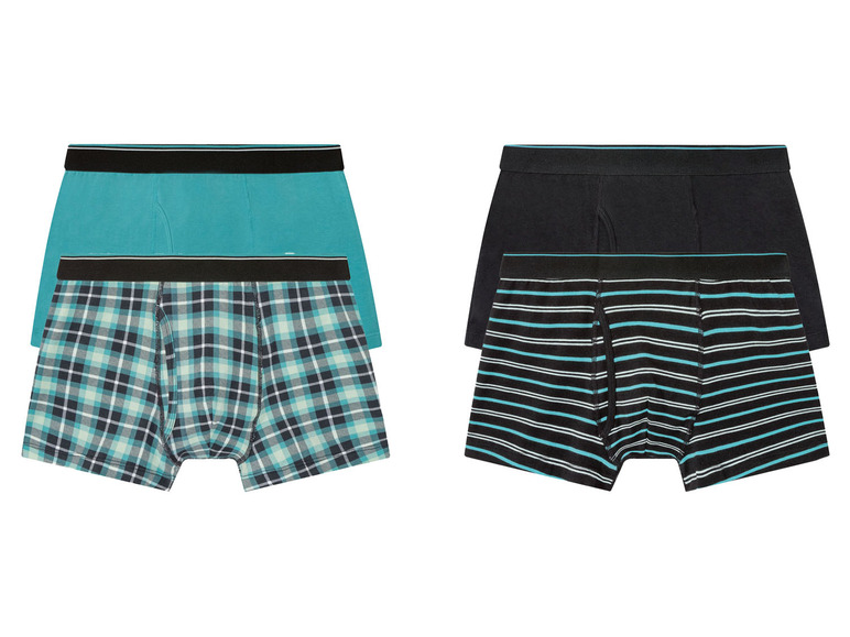 Zwei Paar Boxershorts: eine mit kariertem und eine mit gestreiftem Muster.