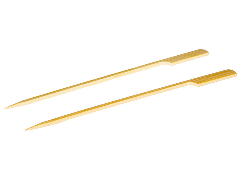 Zwei Holzspieße zum Grillen oder Servieren von Snacks.