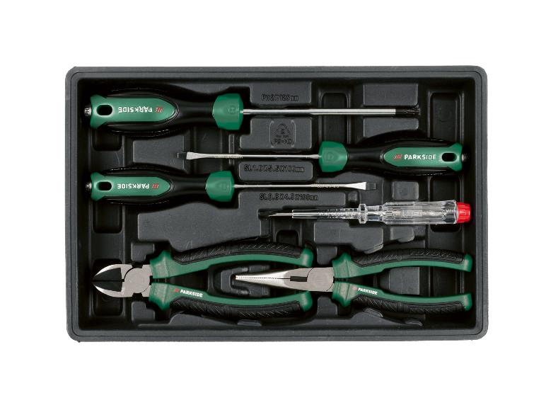 Parkside Werkzeugset mit Schraubendrehern, Zangen und einem Spannungsprüfer in schwarzer Ablage.