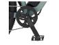 E-Bike mit Kette, Kettenblatt und Pedal im Vordergrund.