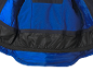 Innenseite einer blau-schwarzen Jacke mit Fleecefutter und Schneefang.