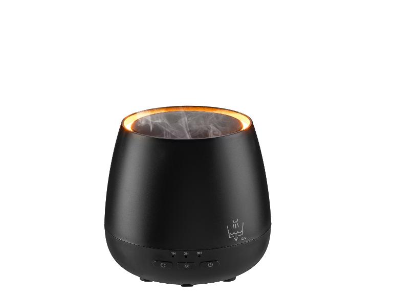 Ein schwarzer Aromadiffusor mit orangefarbenem Licht und Dampf, mit Bedientasten.