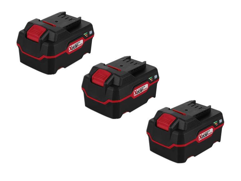 Drei schwarze und rote Parkside X 20V Team Akkus mit Ladeanzeige.