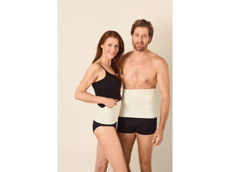 Mann und Frau mit Merinowolle-Rückenwärmern.
