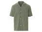 Olivengrünes Kurzarmhemd, kubanischer Kragen.