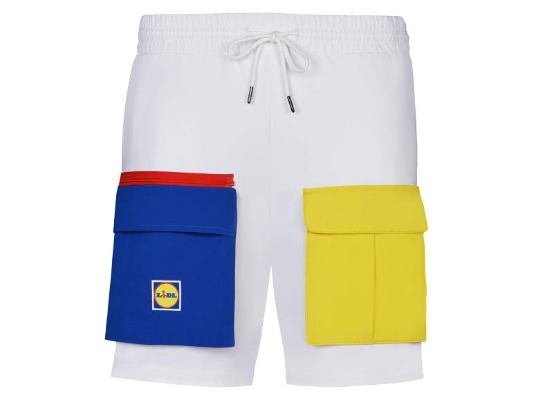 Weiße Shorts mit blauen und gelben Cargotaschen, weißer Kordelzug.