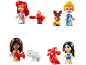 Set aus acht kleinen Kunststoff-Spielfiguren von Prinzessinnen und ihren Tieren.