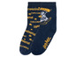 Ein Paar blaue Harry Potter Socken mit Zaubersprüchen.