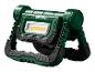 Grün-schwarzer PARKSIDE LED-Arbeitsscheinwerfer mit verstellbarem Griff und Standfuß.