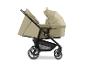 Beiger 2-in-1 Kinderwagen mit Babywanne und Sportsitz.