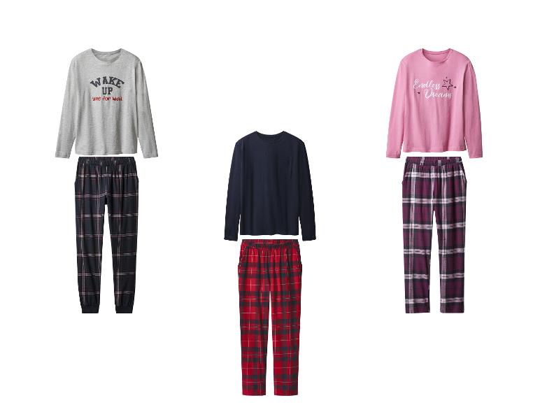 Drei Sets langärmliger Pyjama-Oberteile und karierter Pyjama-Hosen.