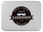 Eine silberne Box mit dem Logo eines Barbershops: 'Palos Barbershop'.