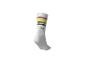 Weißer Socken mit bunten Streifen und grünem Text