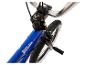 Blaues BMX-Fahrrad mit silbernem Lenker und schwarzen Reifen.