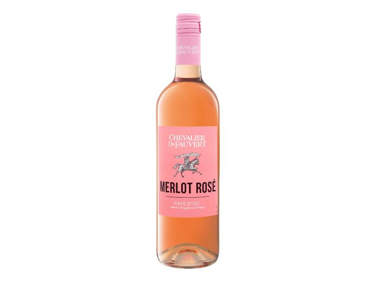 Flasche Chevalier De Fauvert Merlot Roséwein, mit rosa Etikett und einem Ritter zu Pferd.
