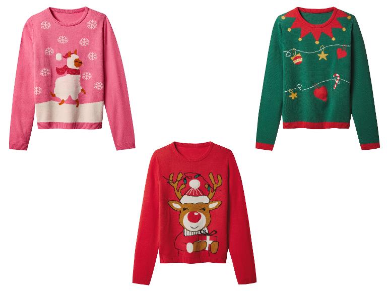 Drei Weihnachtspullover: rosa mit Lama, grün mit Dekorationen und rot mit Rentier.