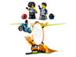 LEGO Stunt-Set mit Motorrad, Rampe und zwei Minifiguren.