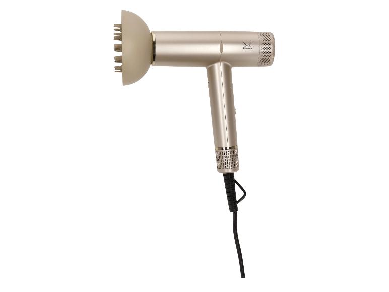 Goldener Haartrockner mit Diffusoraufsatz und schwarzem Kabel.