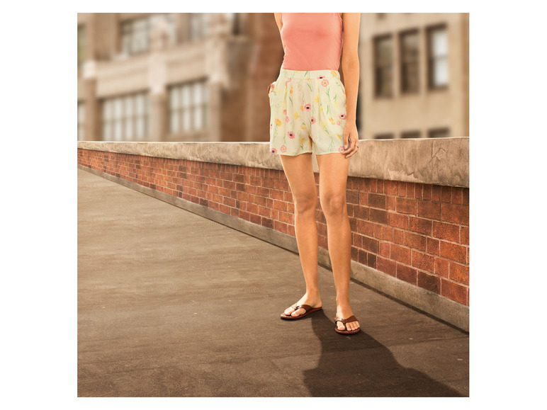 Gehe zu Vollbildansicht: esmara® Damen Shorts, mit Eingrifftaschen - Bild 6