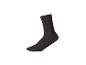 Ein einzelner schwarzer Socken auf weißem Hintergrund