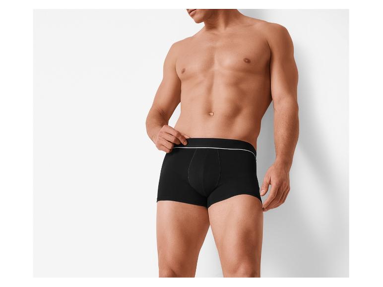 Schwarze Boxershorts mit weißem Bund.