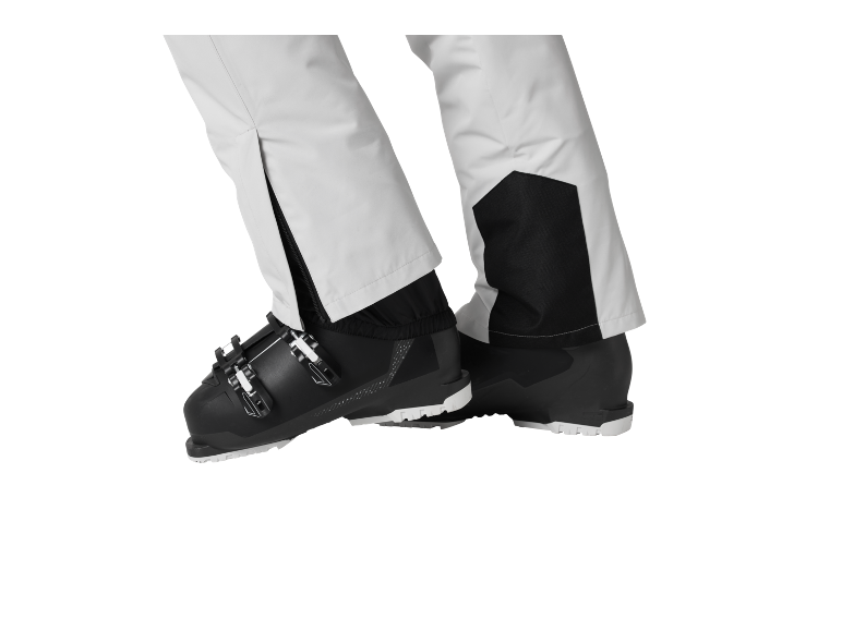 Skihose und Skischuhe in Schwarz und Weiß