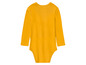 Ein gelber Strampler mit langen Ärmeln für Babys.