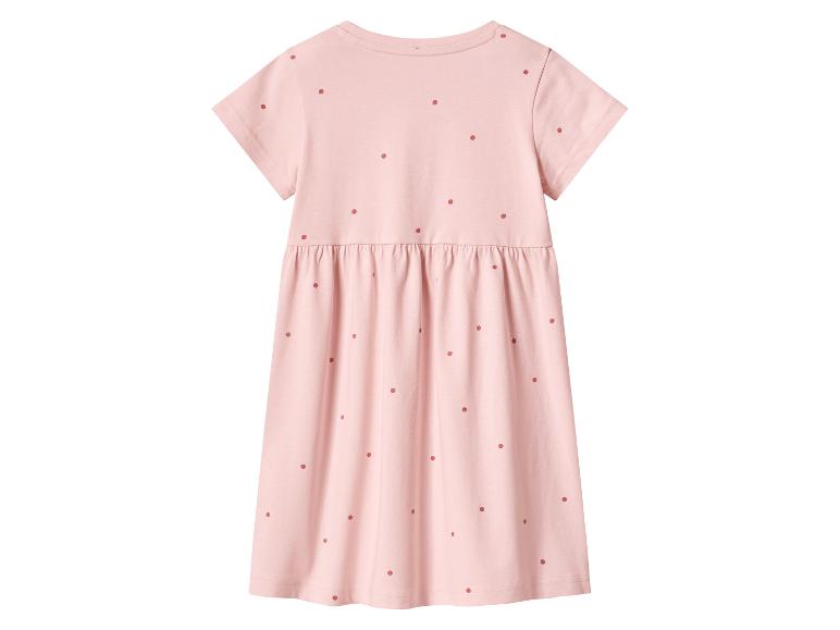 Rosa gepunktetes Kinderkleid mit kurzen Ärmeln und gerafftem Rock.