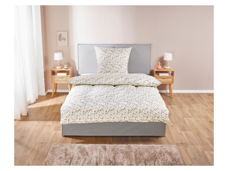 Bettwäsche und Kissen mit Punkten, Boho-Stil.