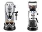 Kaffeemaschine und Kaffeemühle in Silber und Schwarz.