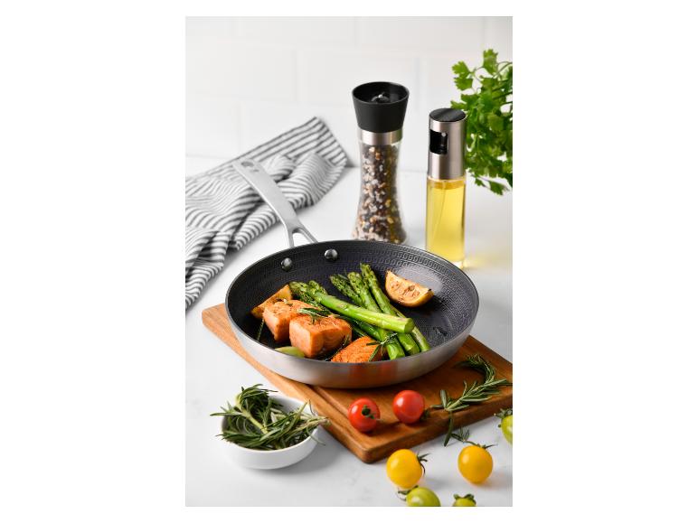 Lachs, Spargel und stilvolle Pfanne: gesund und elegant kochen.