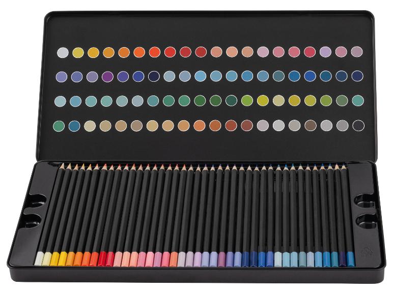 Geöffnete Metallbox mit 72 Buntstiften in verschiedenen Farben und einer Farbpalette auf dem Deckel.