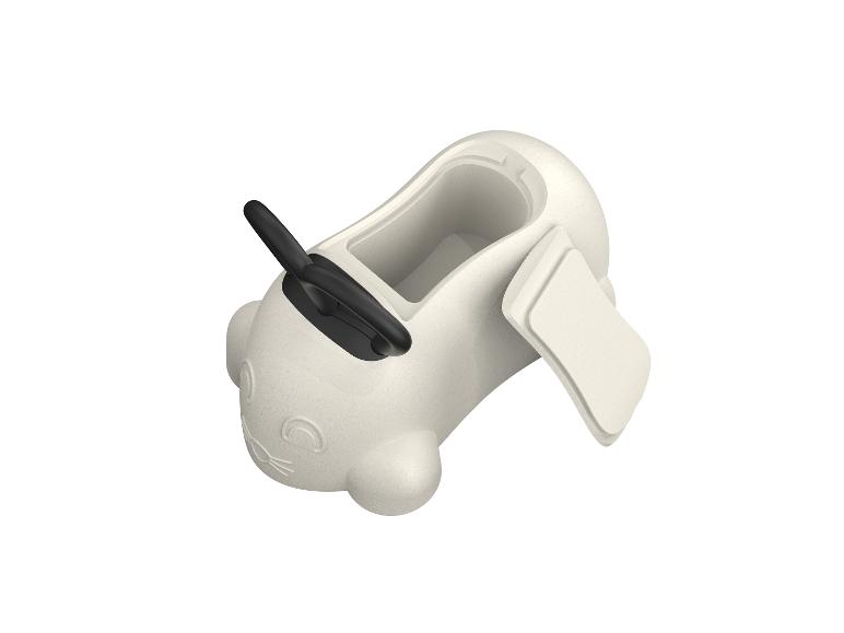 Weißes Kinder-Rutschauto mit schwarzem Lenkrad