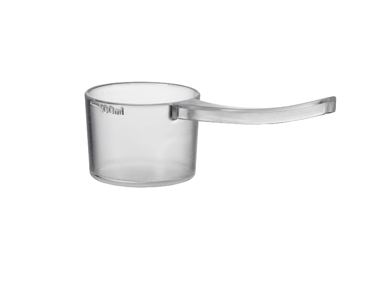 Transparenter Messlöffel aus Kunststoff mit Griff, markiert mit „100ml“.