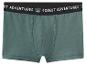 Grüne Boxershorts mit dem Schriftzug „FOREST ADVENTURES“ und einem Bärengesicht.