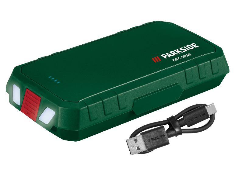 Grüne Powerbank mit Taschenlampe und USB-C Kabel.