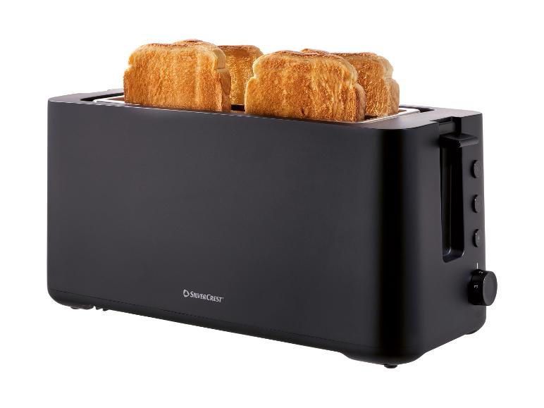 Schwarzer SilverCrest Toaster mit vier Scheiben geröstetem Brot.