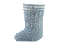Hellblaue Babysocke mit weißen Streifen.