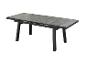 Ausziehbarer grauer Tisch mit Holzoptik-Platte und schwarzen Beinen.
