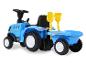Blauer New Holland Kindertraktor mit Anhänger und Schaufel.