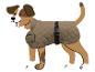Cartoon-Hund trägt einen gesteppten braunen Hundemantel mit schwarzem Schnallenriemen.