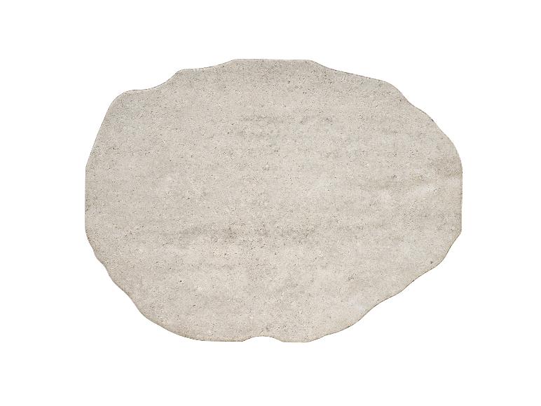 Unregelmäßig geformte graue Betonplatte