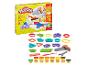 Spielset mit Modelliermasse, Ausstechformen, Werkzeugen und bunten Töpfen.