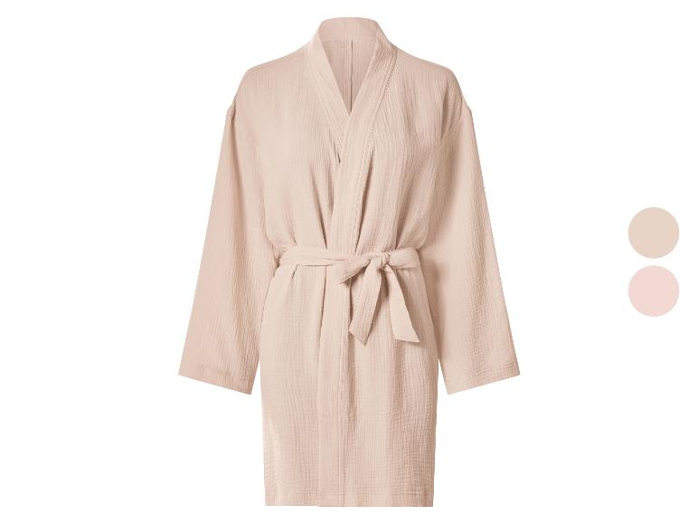 Hellrosa Musselin-Bademantel mit Bindegürtel, gezeigt mit zwei Farbmustern.