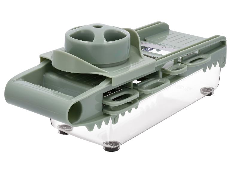 Grüner Gemüseschneider mit transparentem Auffangbehälter