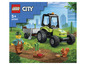 LEGO City Traktor mit Anhänger, einem Gärtner und einem Eichhörnchen.